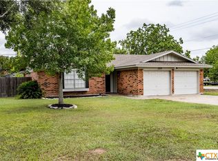 1109 Simpson Rd, Victoria, TX 77904