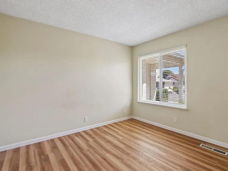 Small bedroom 2