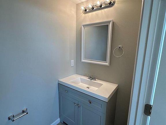 3rd image of 1812 Washington #H-409