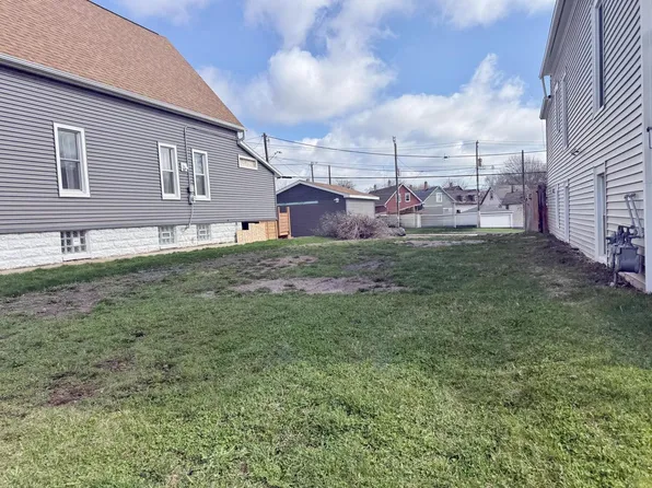 2048 W VILTER LANE, Milwaukee, WI 53204