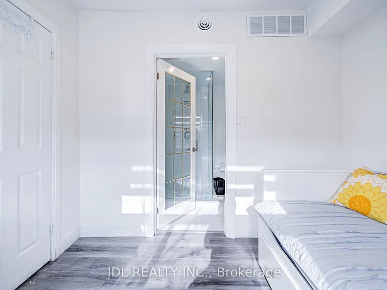 5 Sorauren Ave #3 — Photo 16