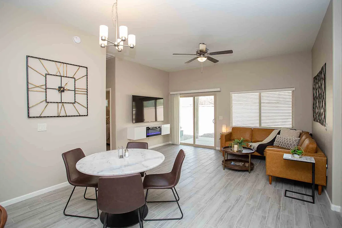 Dining Area / Living Room - 913 W 21st St
