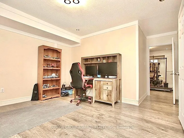 22 Waltham Cres #BASEMENT — Photo 12