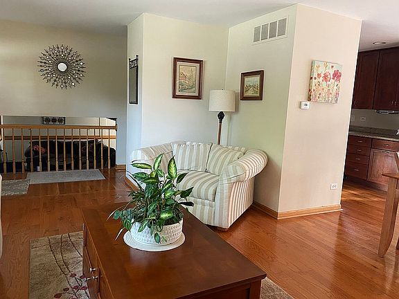 Main fl opening to Family rm