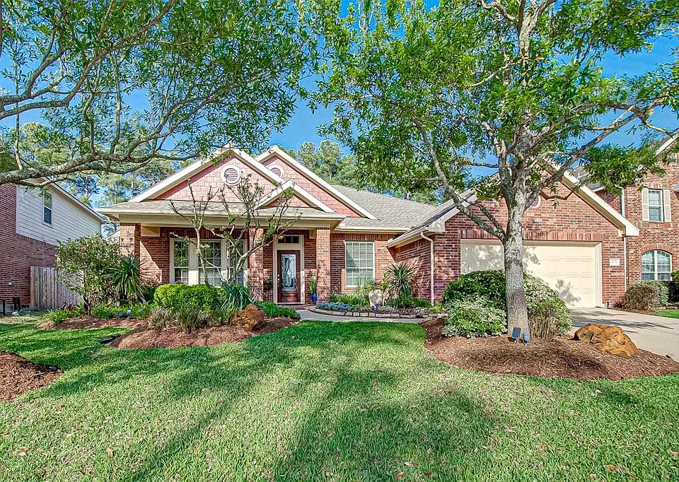 Beautiful curb appeal and gorgeous mature trees welcome you to your new home!!!