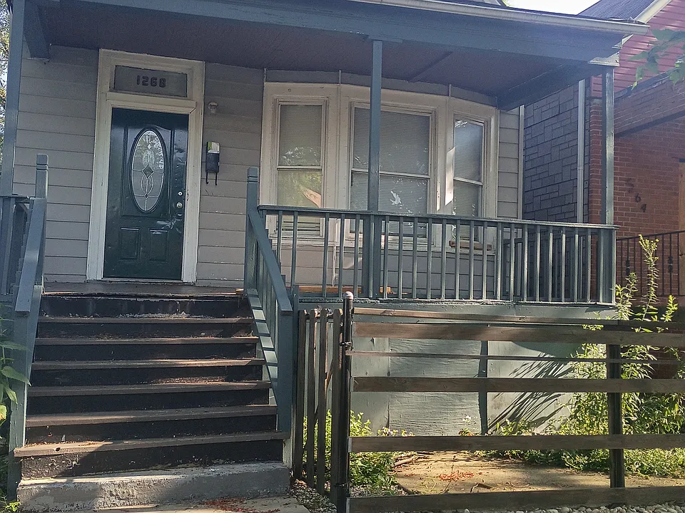 1268 W 71st Pl