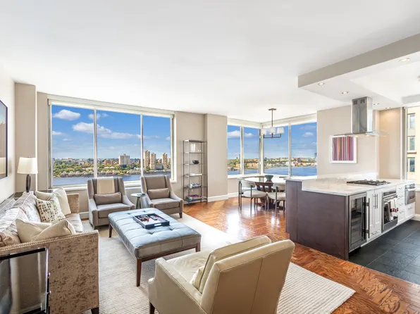 200 Riverside Boulevard image 1 of 11