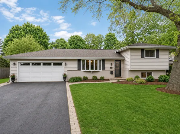 2238 Silverpine Dr, Glenview, IL 60025