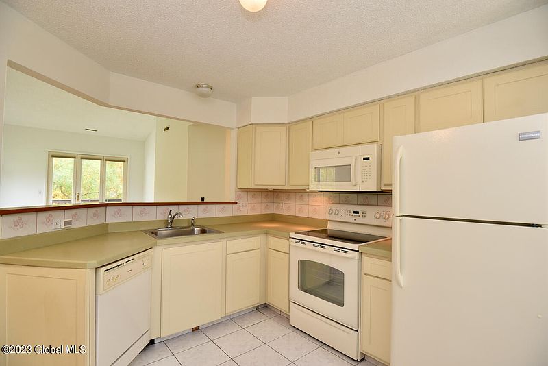 5th image of 4405 S Foxwood Drive