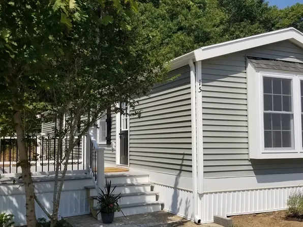 15 1st St #15, Buzzards Bay, MA 02532