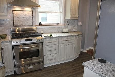 Beautiful Designer-Inspired Kitchen with Marble Backsplash & Quartz Countertops