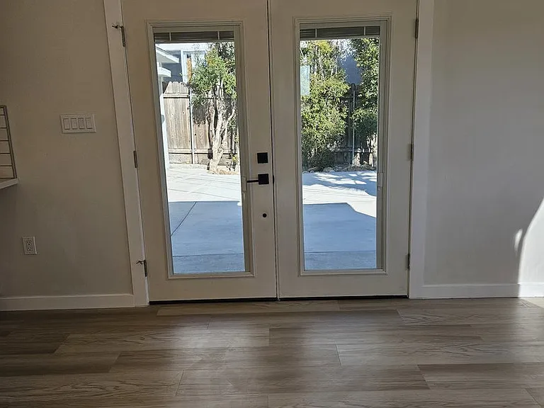 5730 Adelaide Ave — Photo 6