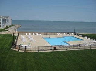 208 W Lakeshore Dr APT E, Port Clinton, OH 43452