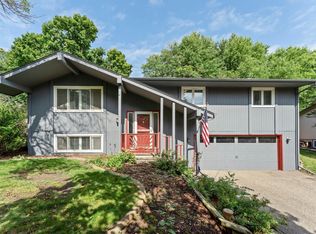 7406 Laredo Dr, Chanhassen, MN 55317