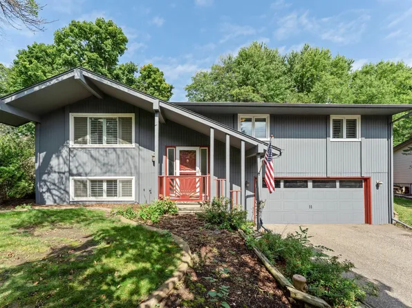 7406 Laredo Dr, Chanhassen, MN 55317