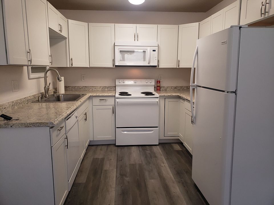 Full kitchen