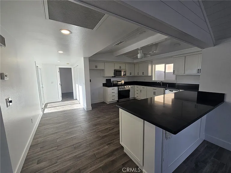 217 E Belmont St — Photo 4