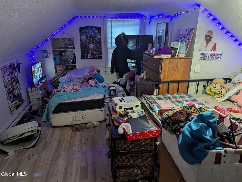 3rd image of 636 Clinton Avenue