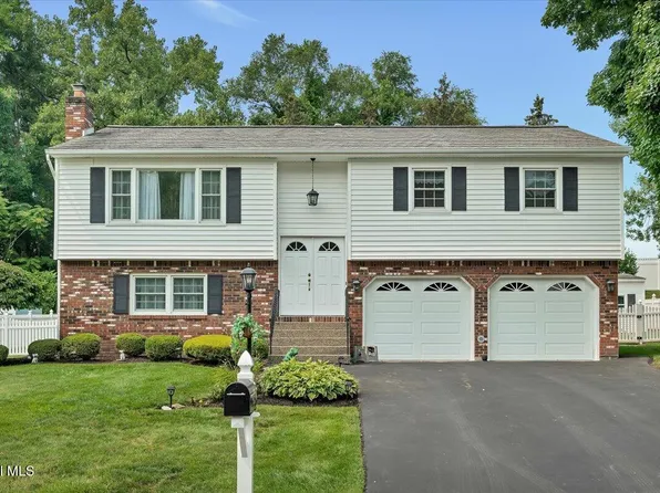 14 Skyline Drive, Latham, NY 12110