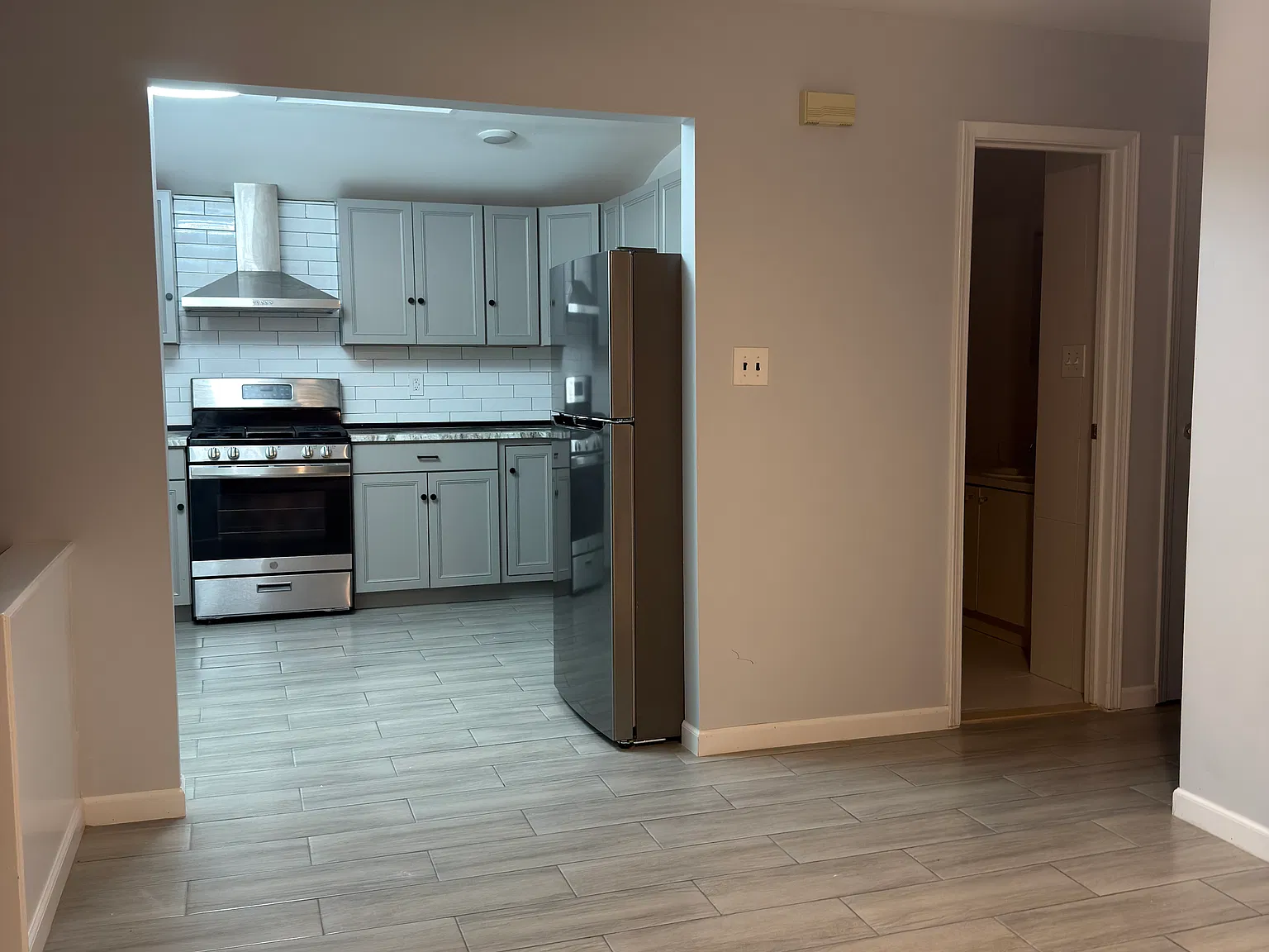 3 bed, 1.5 bath, 1108 sqft, $2,800 — Photo 2