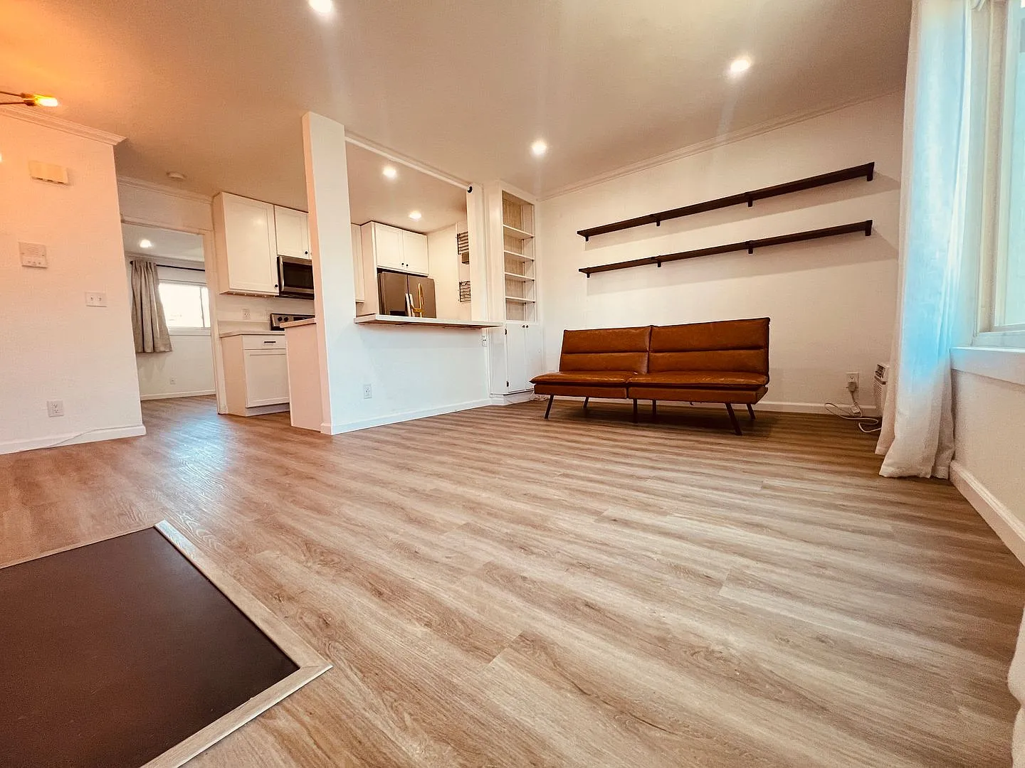 City Heights Fully Renovated One Bedroom Gated Condo with Garage — Photo 4