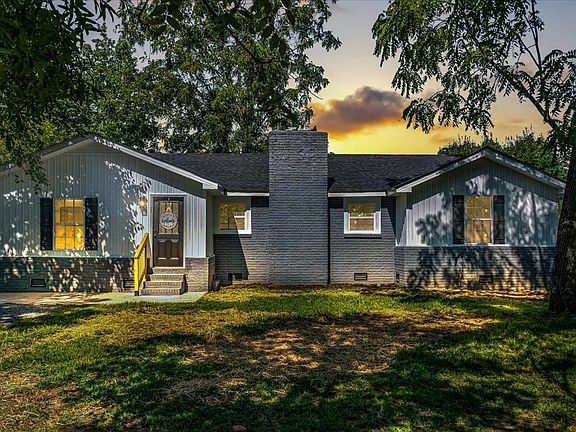 2nd image of 208 Bragg Cir