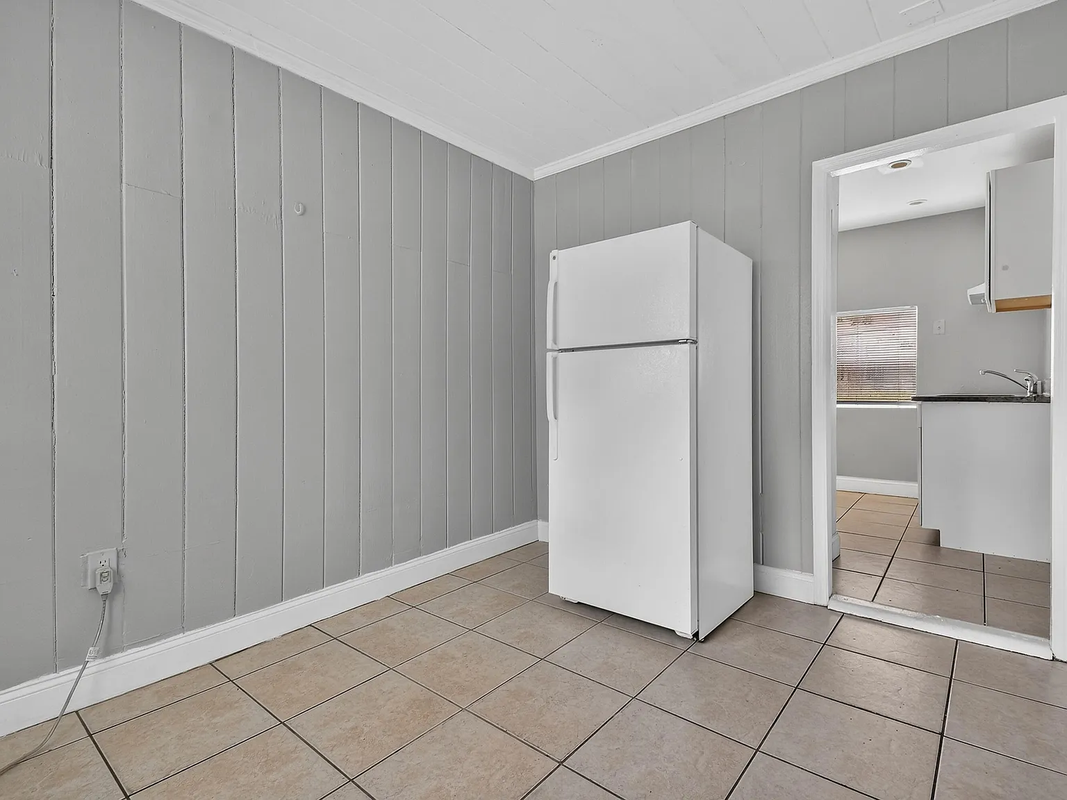 Studio, 1.0 bath, 450 sqft, $1,300 — Photo 3
