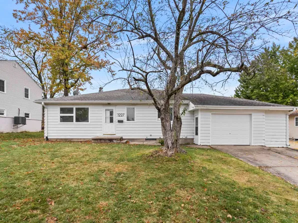1227 Catherine St, Cedar Falls, IA 50613