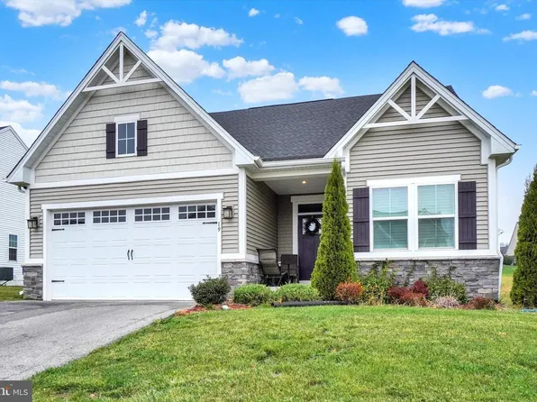 19 Lady Harrington Dr, York, PA 17402