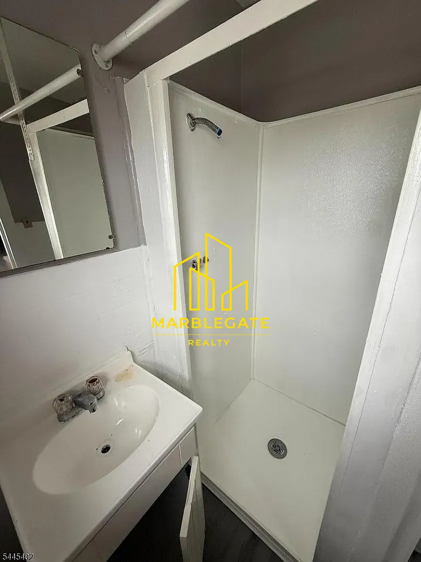 2 bed, 850 sqft, $1,800 — Photo 2