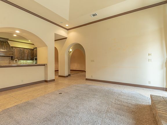 5th image of 6 Rugby Ln