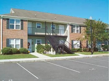 North Chase Apartments — Photo 3