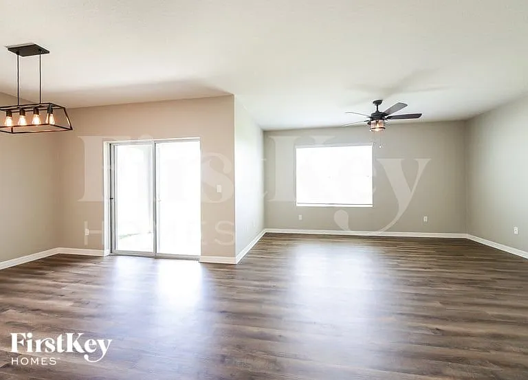 480 Burnham Cir — Photo 4
