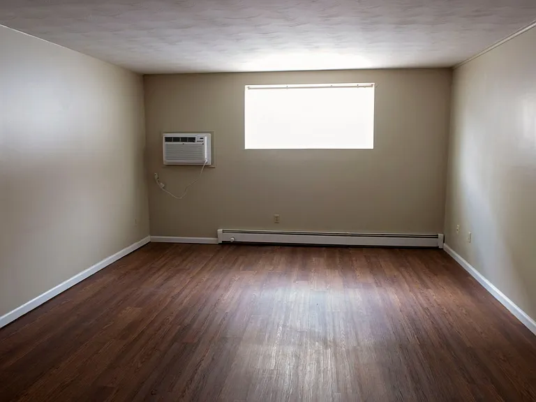 Newbury Apartment Homes — Photo 6