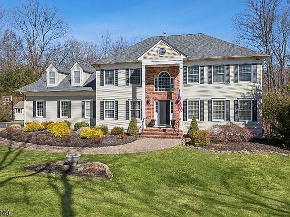 2nd image of 7 Robin Ct