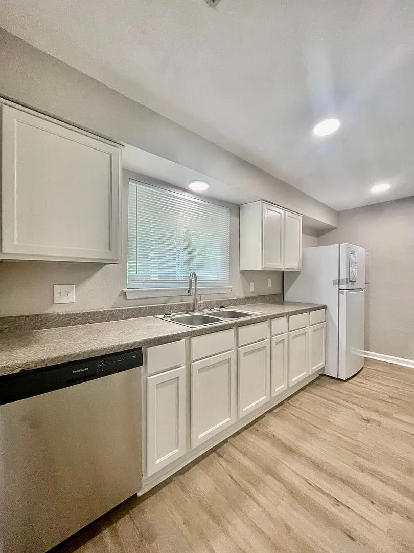 205 S Mitchell St — Photo 2