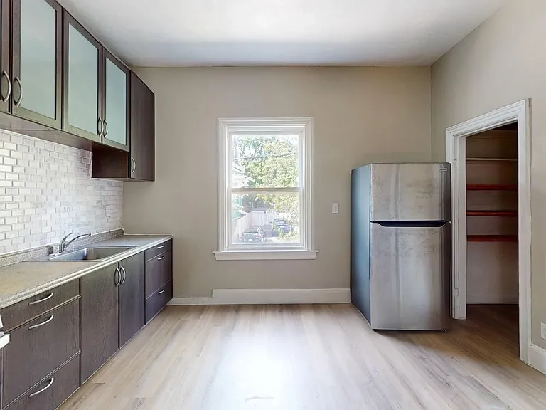 20-22B Holmes St #20 — Photo 10