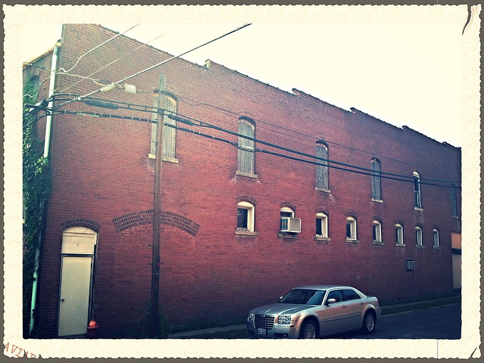2nd image of 225 E Broadway Blvd
