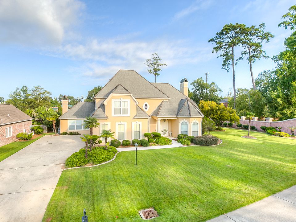 1st image of 7 Woodstone Dr