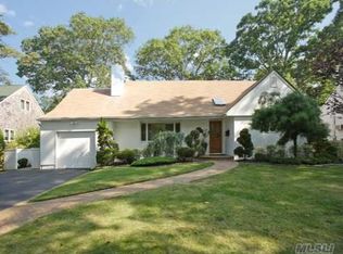 2119 Seneca Dr N, Merrick, NY 11566