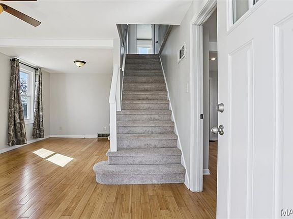 4th image of 402 W Oak St