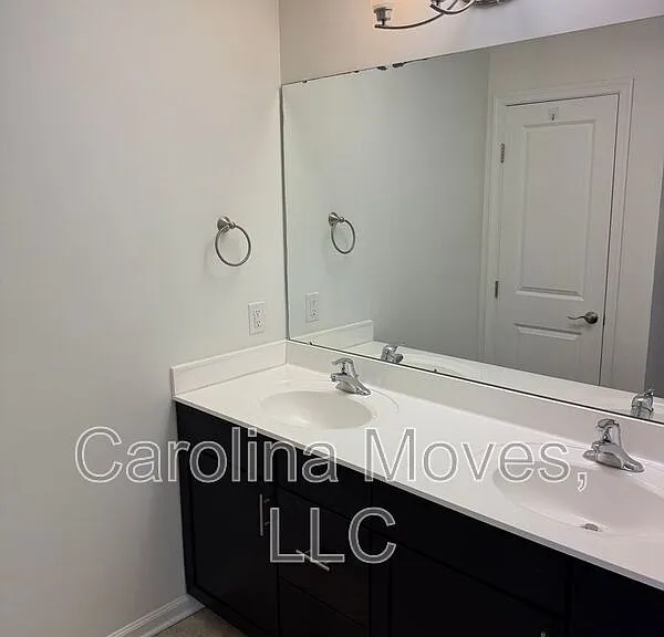 405 Christiane Way — Photo 10