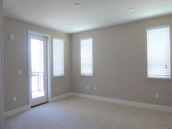 5th image of 337 Baja Rose St