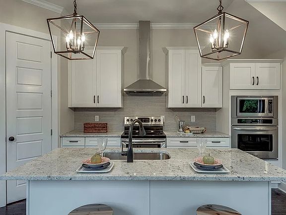4th image of 411B Theresa Ave