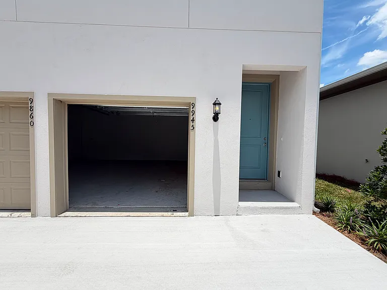 9945 Peebles St — Photo 2