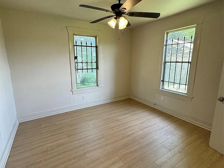 3428 Reeves St — Photo 3