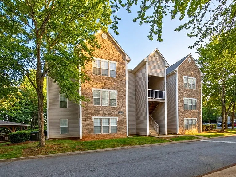 Summerlyn Place — Photo 42