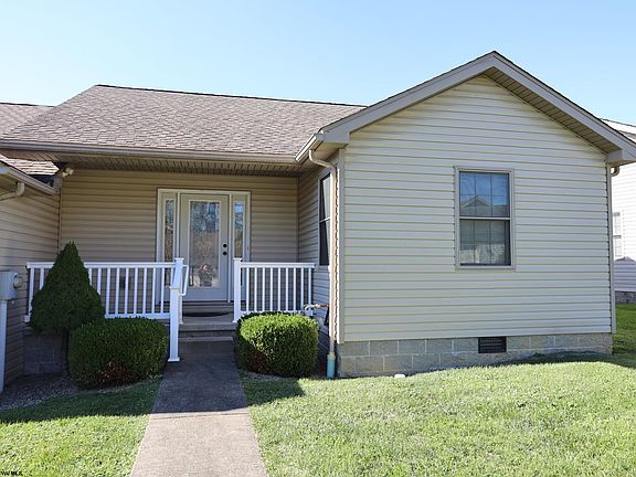 2nd image of 217 Edgewater Dr