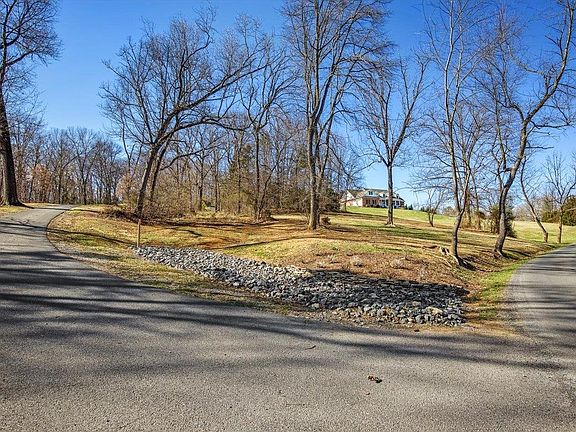 5th image of 884 Quicksburg Rd
