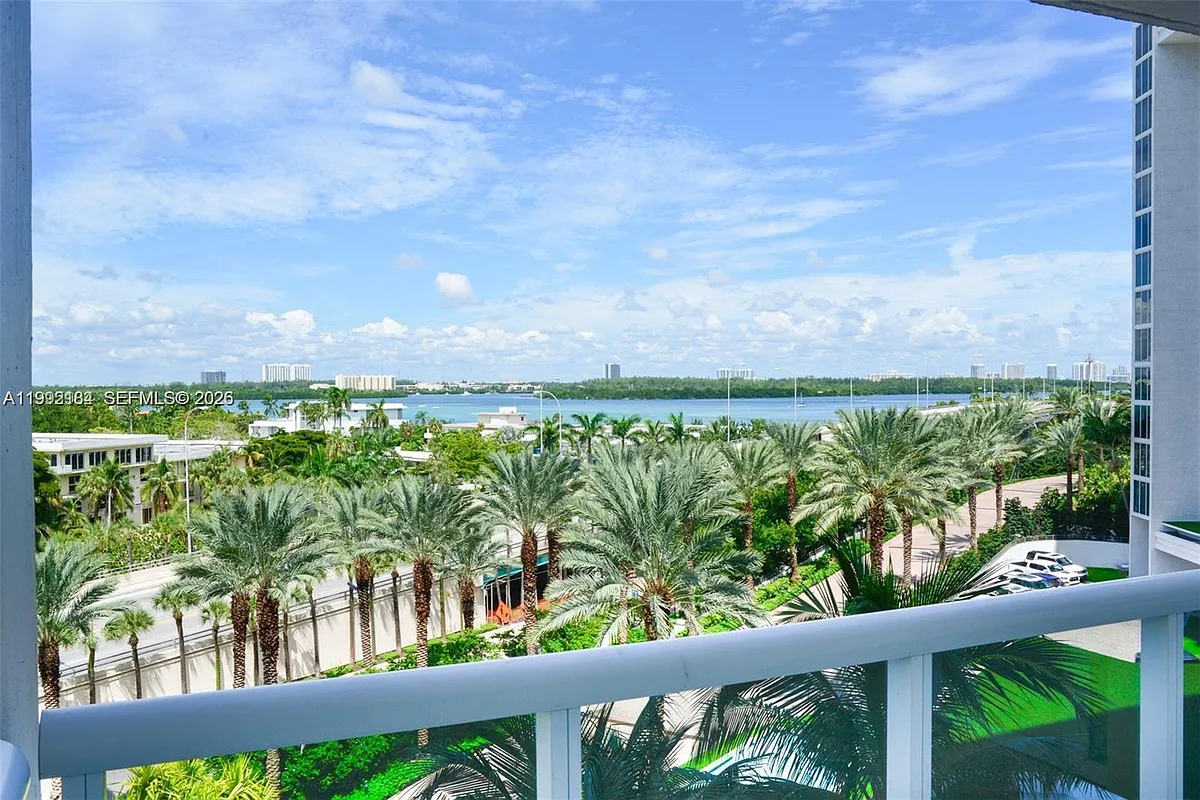 Building Photo - 10275 Collins Ave #523